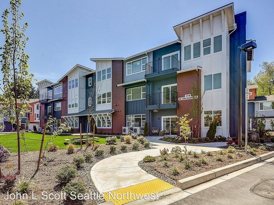 1st image of 258 SE Orchard Dr #302