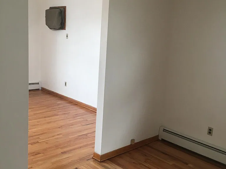 98 Gaston Ave — Photo 5
