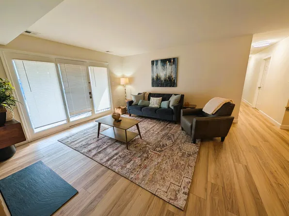 9902 Grapewood Ct, Manassas, VA 20110