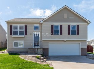 15841 Cottonwood Ave, Omaha, NE 68136