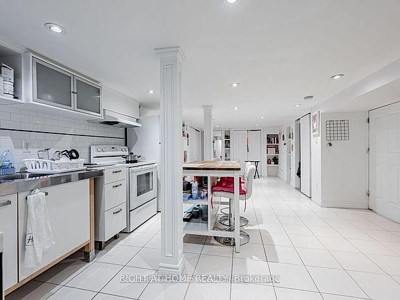 2nd image of 1069 College St #Basement