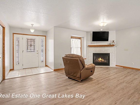 4th image of 405 Swanson Rd