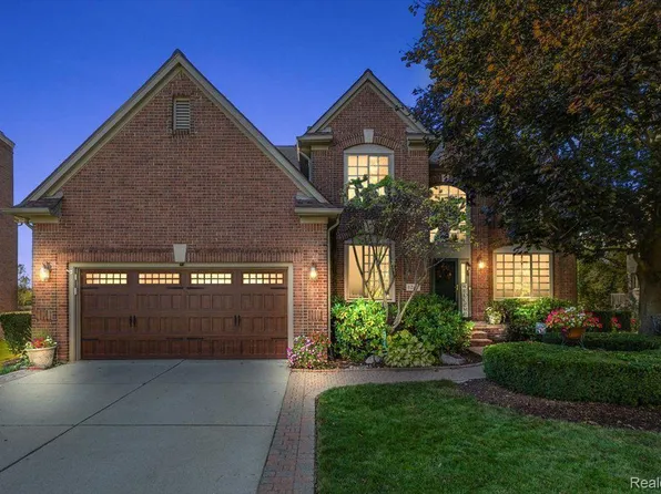 1241 Tulberry Cir, Rochester, MI 48306