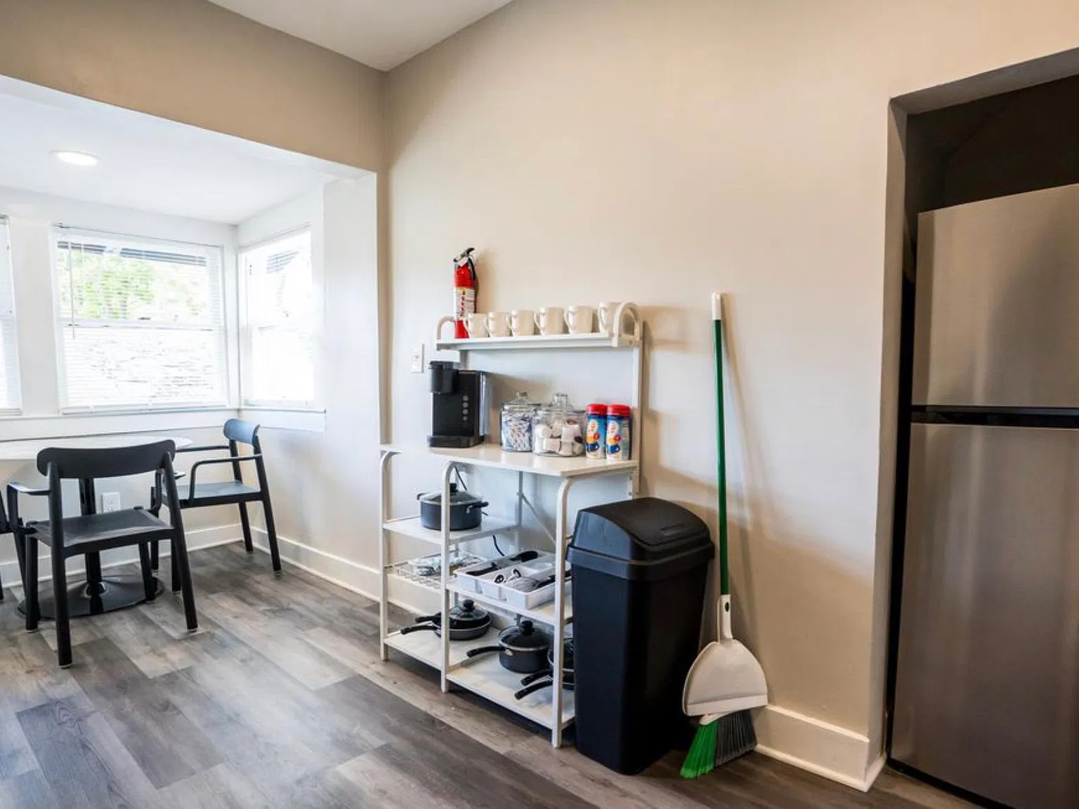 2203 Myra St — Photo 3