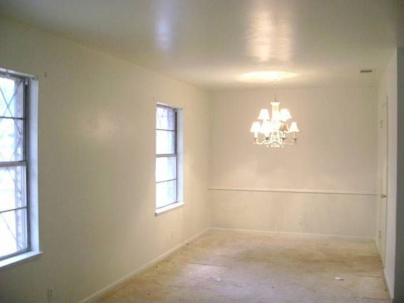 2nd image of 3118 Rolling Hill Dr