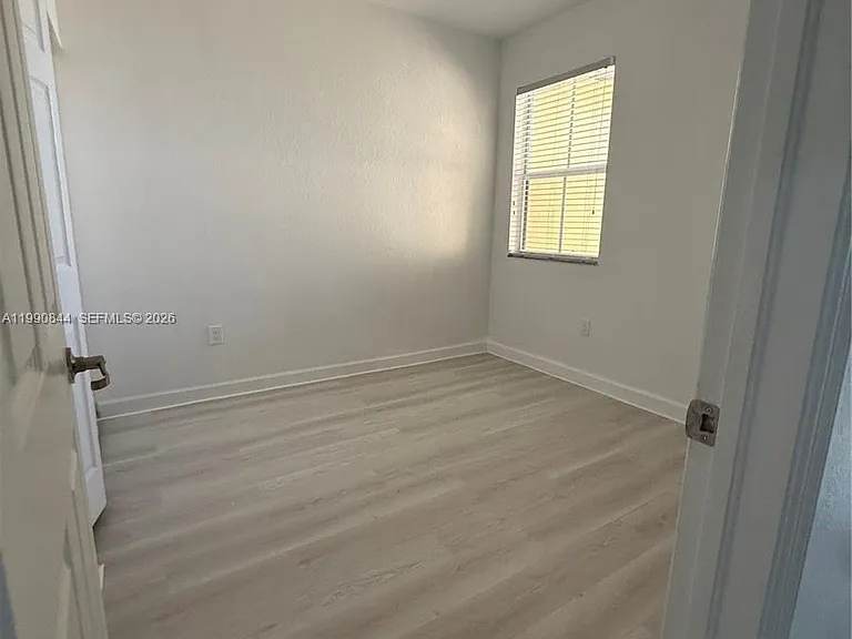 134 SE 28th Ter #6 — Photo 7