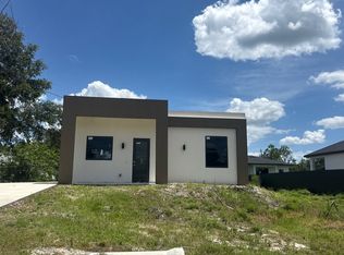3807 9th St SW, Lehigh Acres, FL 33976