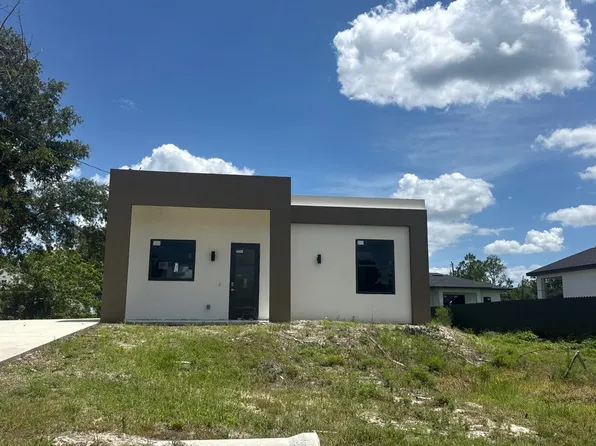 3807 9th St SW, Lehigh Acres, FL 33976