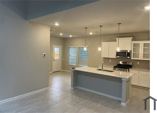 3rd image of 8007 Cypress Country Dr