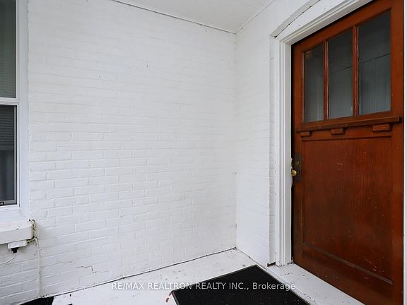 3rd image of 20 Reuben St #18