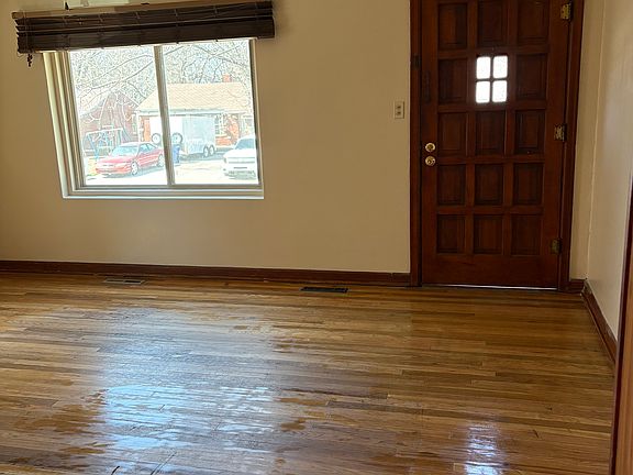 Livingroom & Front door