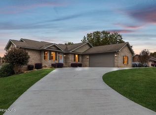 734 Southview Cir, Kodak, TN 37764