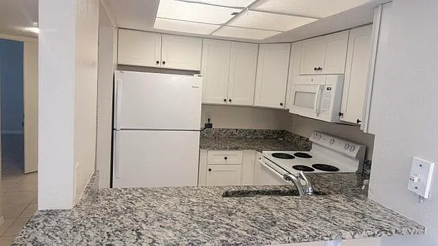 1520 SE Royal Green Cir #206