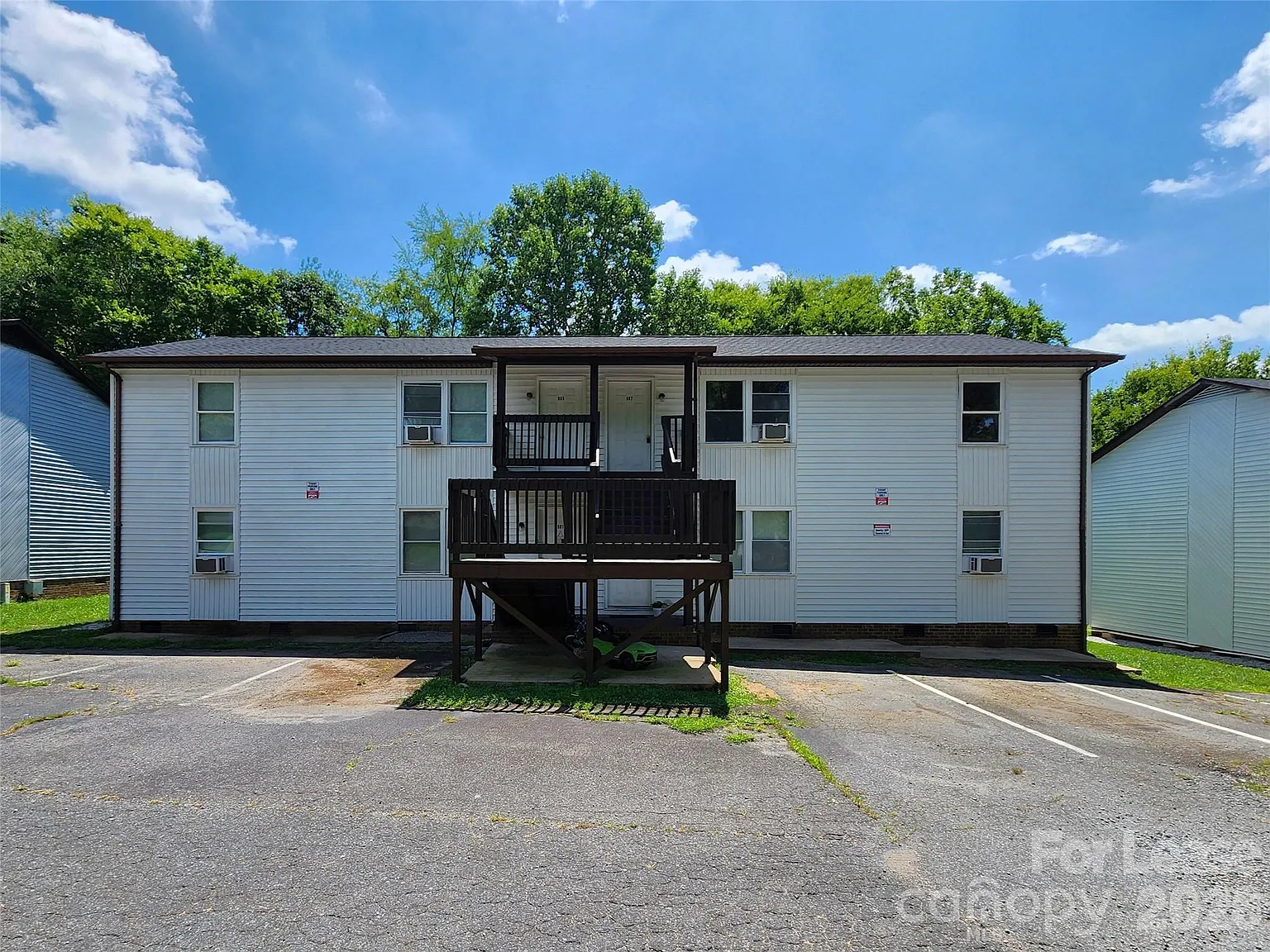 2 bed, 1.0 bath, 858 sqft, $1,095 — Photo 2