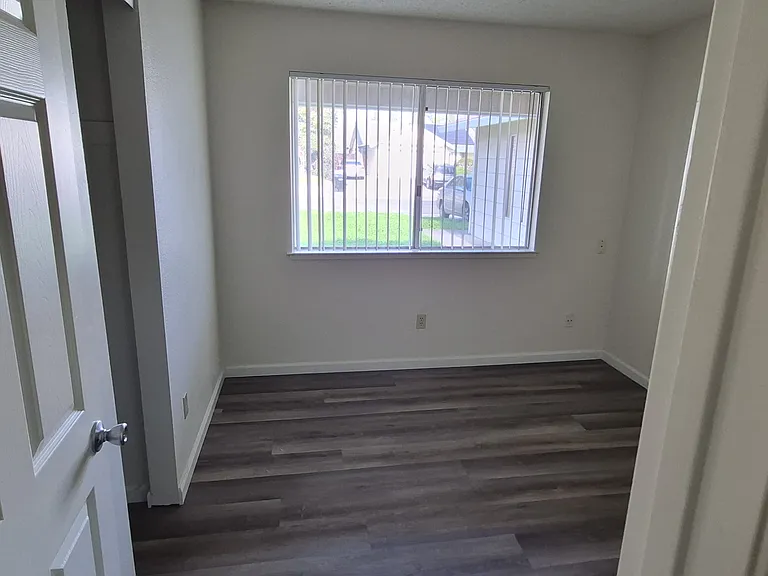 9458 Roseburg Ct — Photo 7