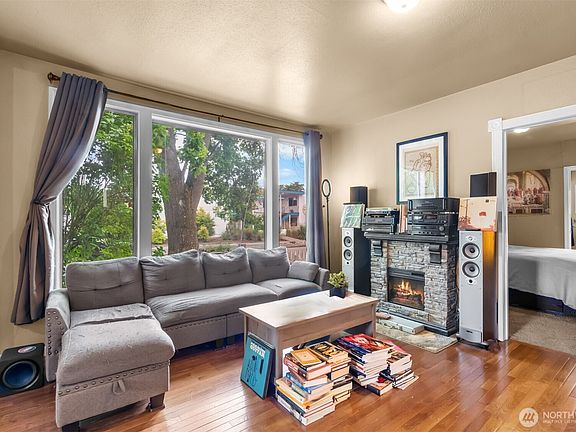5th image of 715 S Oakes Street