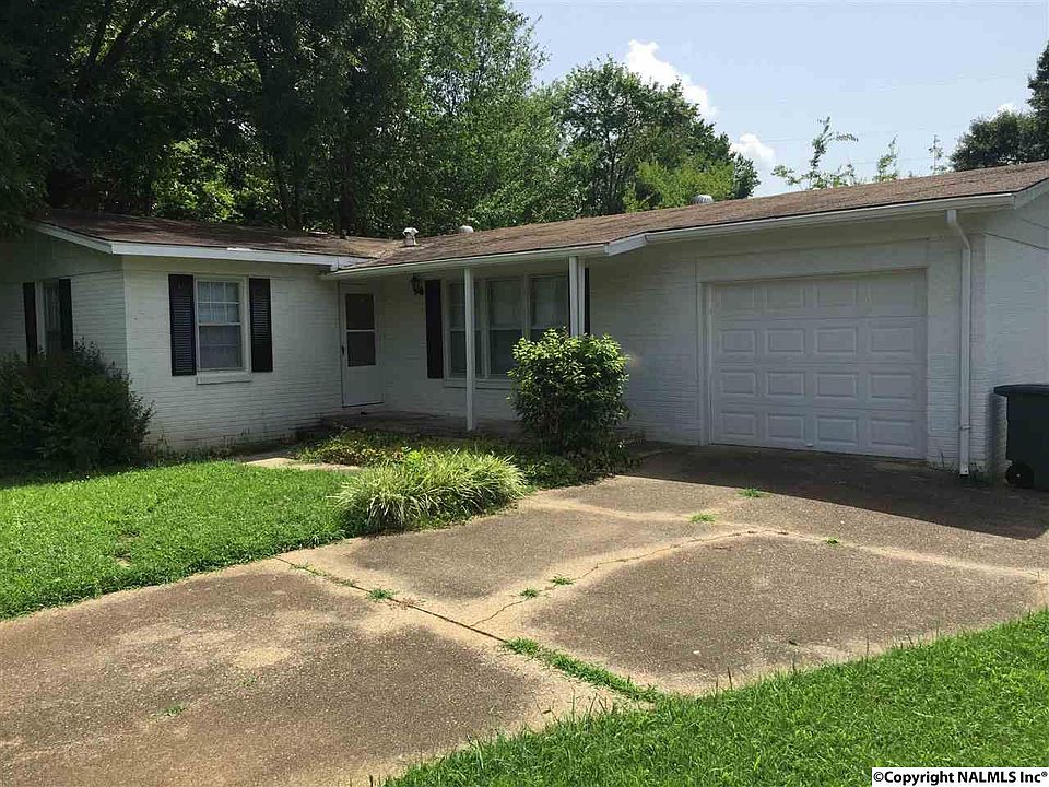 1st image of 10004 Hogan Dr SE
