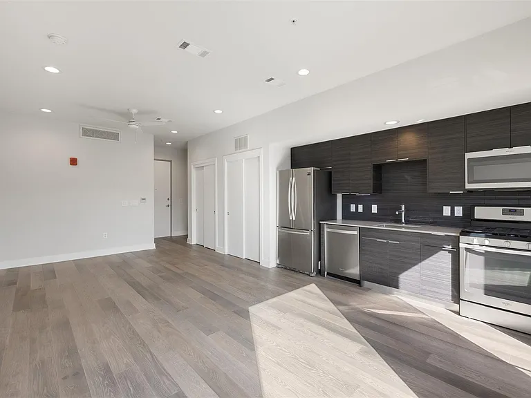 1800 E 4th St #327 — Photo 15