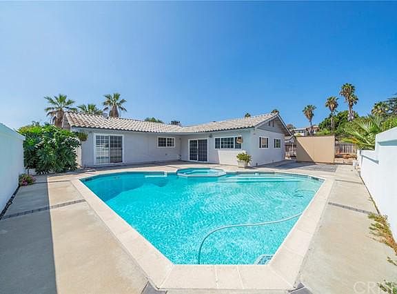 2nd image of 4086 Vista Calaveras St