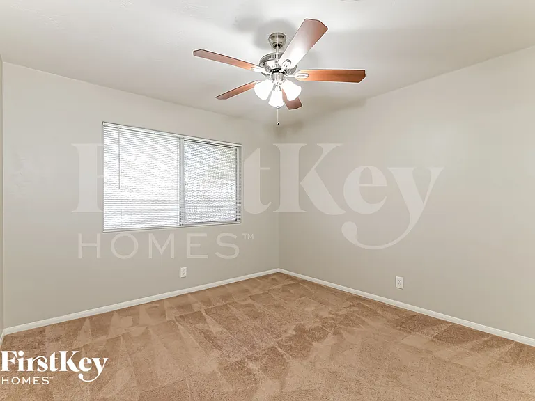 518 E Fairway Rd — Photo 13