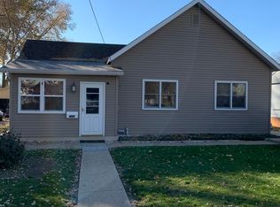 411 Van Buren Ave, Dixon, IL 61021