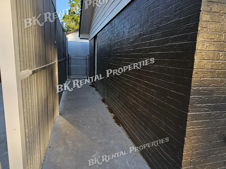 1108 N 3rd St — Photo 2