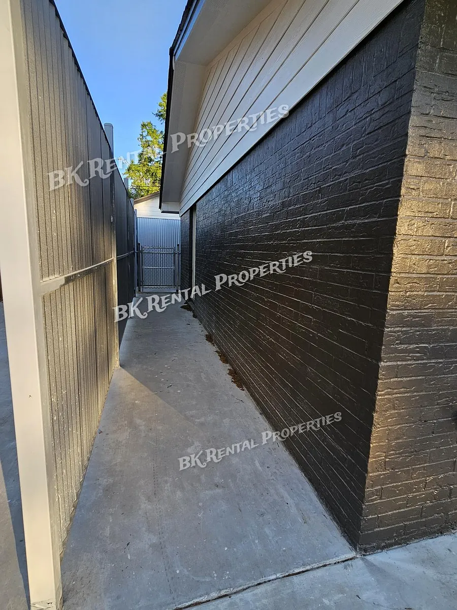 Building Photo - 1108 N 3rd St
