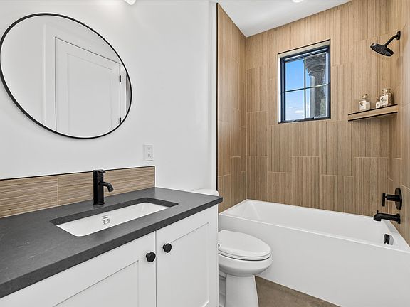 3rd image of 614 N Avenue H Ave