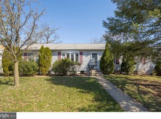 21 6th St E, Florence, NJ 08518