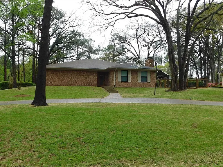 1360 Bridle Path Ln — Photo 1