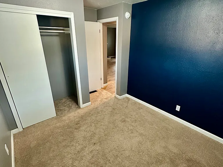 5411 N Oak St — Photo 11
