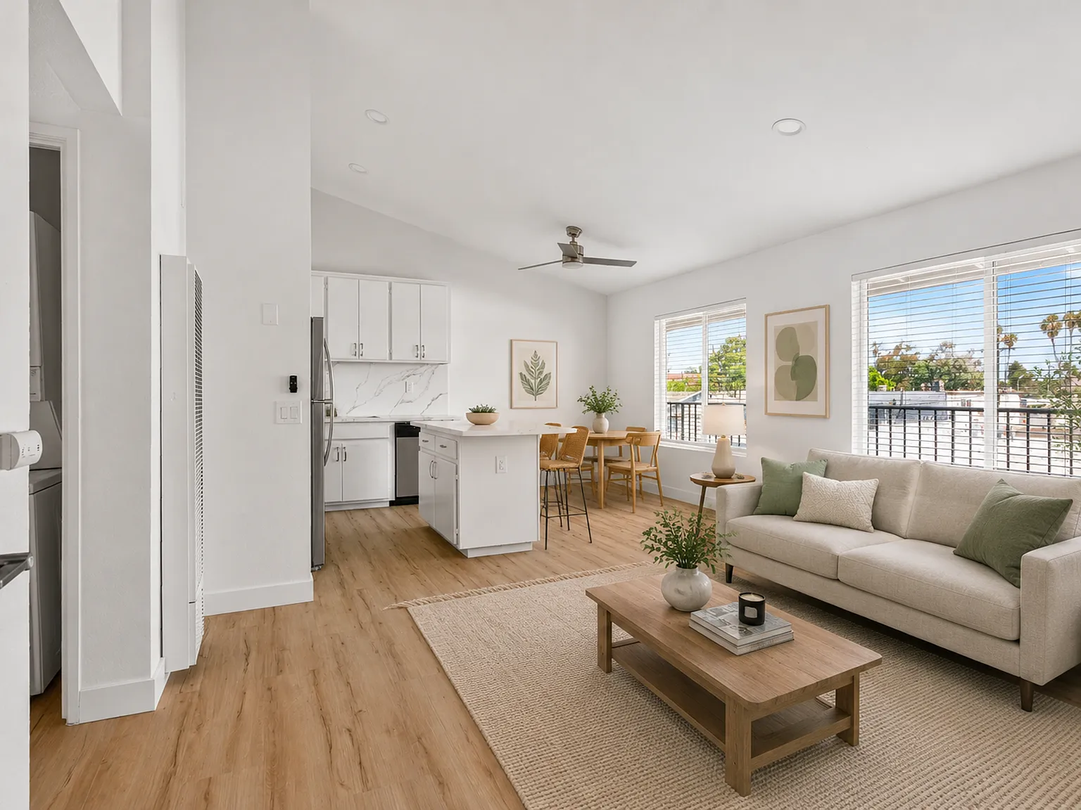 1066 Coronado Avenue — Photo 2