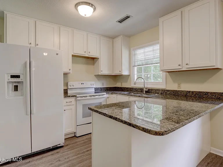 4010 Lake Ave — Photo 10