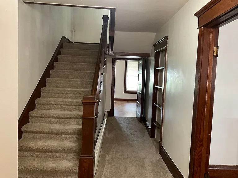 112 W Main St — Photo 7