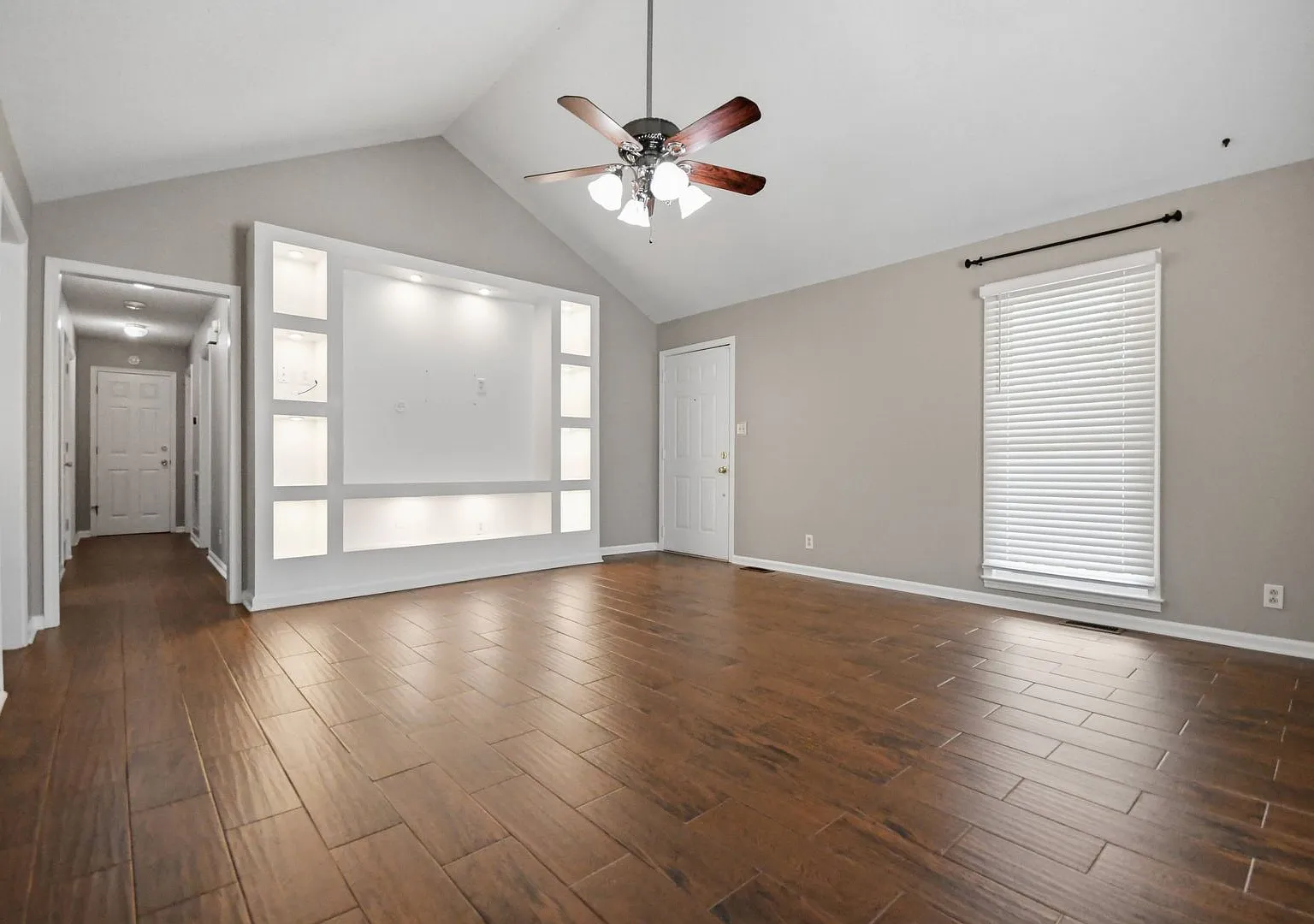 Pet Friendly Three Bedroom with Basement! — Photo 4