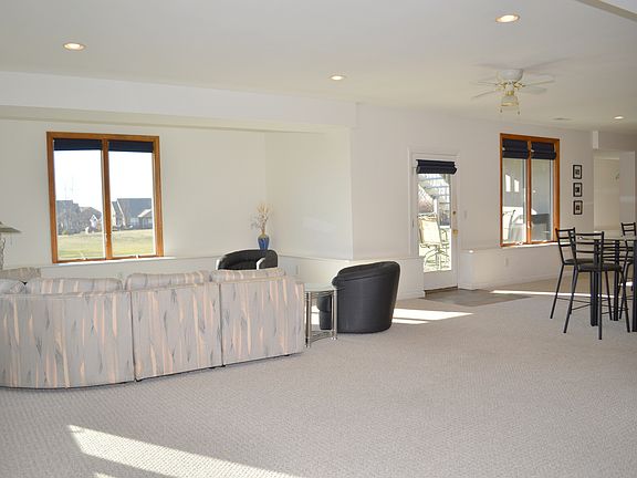 3rd image of 6129 Creekside Way
