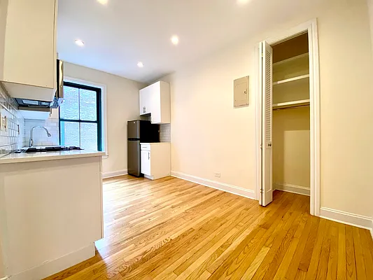 Rented by City & Suburban | media 7