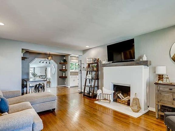 4th image of 2744 60th St
