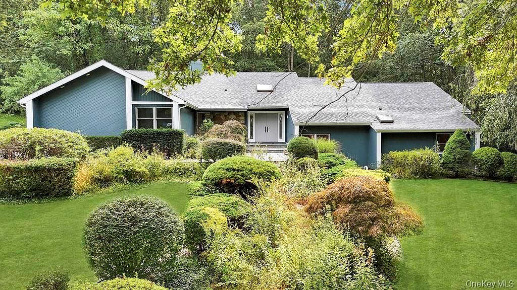 9 Brothers Court, Dix Hills, NY 11746 | Zillow