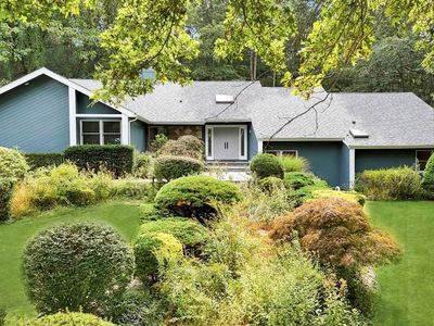 9 Brothers Court, Dix Hills, NY, 11746