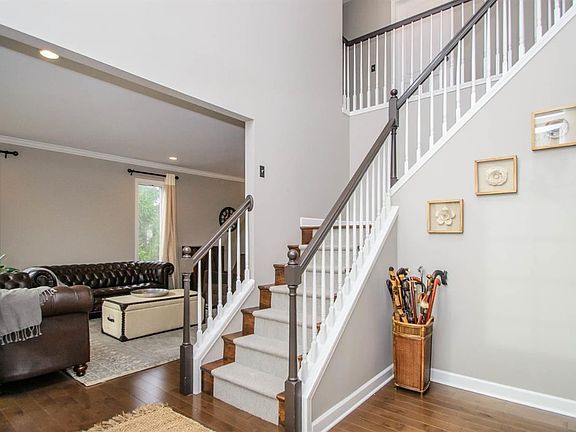 3rd image of 1590 Meadowside Dr