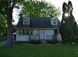 2352 Farwell Rd, Des Moines, IA 50317