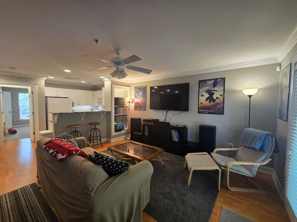 490 Barnett Shoals Rd APT 821, Athens, GA 30605