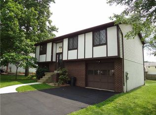 2410 Collinhill Pl, West Newton, PA 15089
