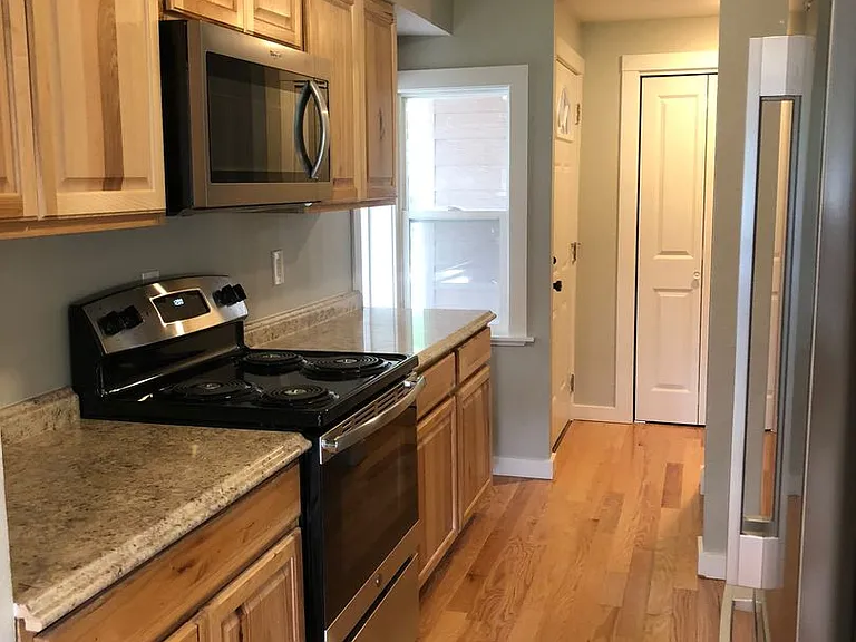 2410 SE 9th Ct — Photo 2