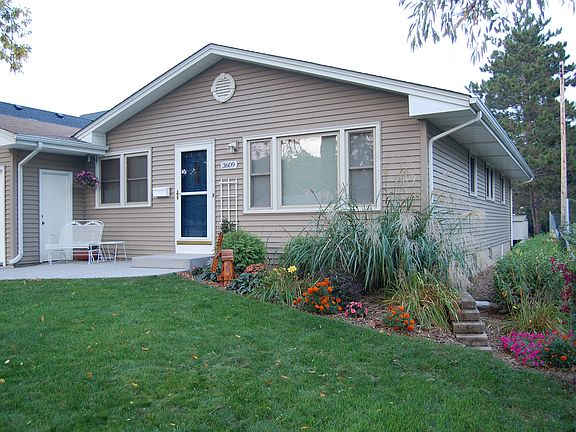 2nd image of 3609 Edward St NE