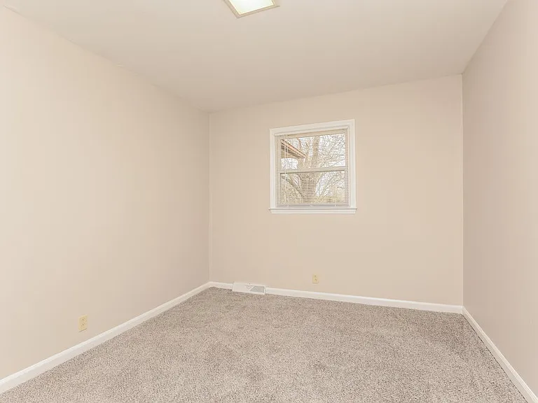 2406 Hillmont Dr — Photo 13