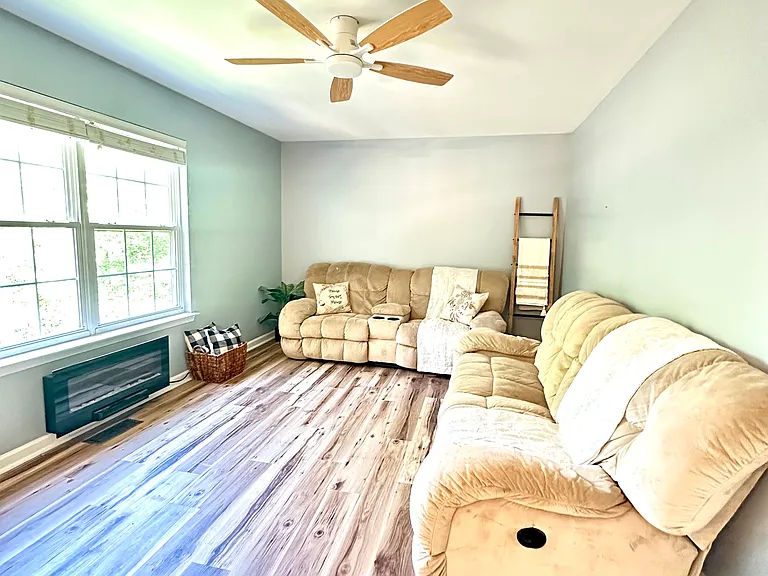 6225 Igo Rd — Photo 6