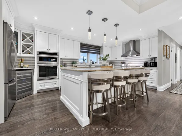 5 Northampton Dr, Toronto, ON M9B 4S5