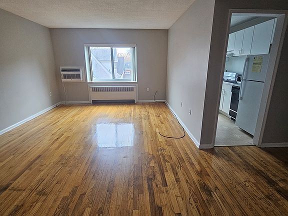 4th image of 572 Whitney Ave #E3